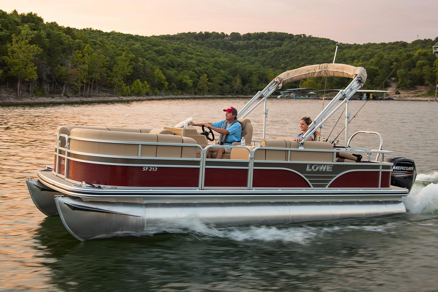 The Sun Tracker pontoon on a Lake Lewisville trip